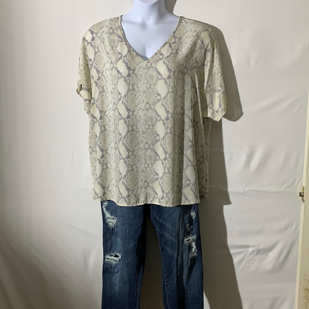 Womens snake print lightweight blouse 2X